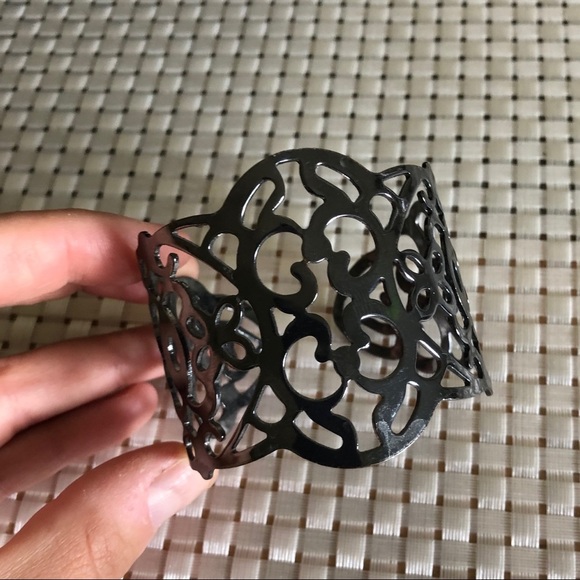 Beautiful Gray Silver metallic Bracelet - Picture 2 of 4